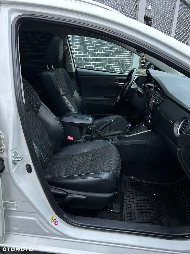 Toyota Auris Hybrid 135 Prestige - 14