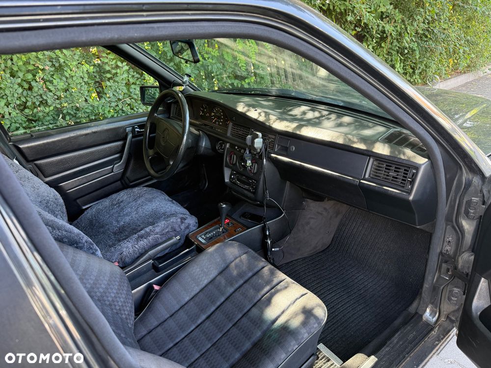 Mercedes-Benz W201 (190) - 7