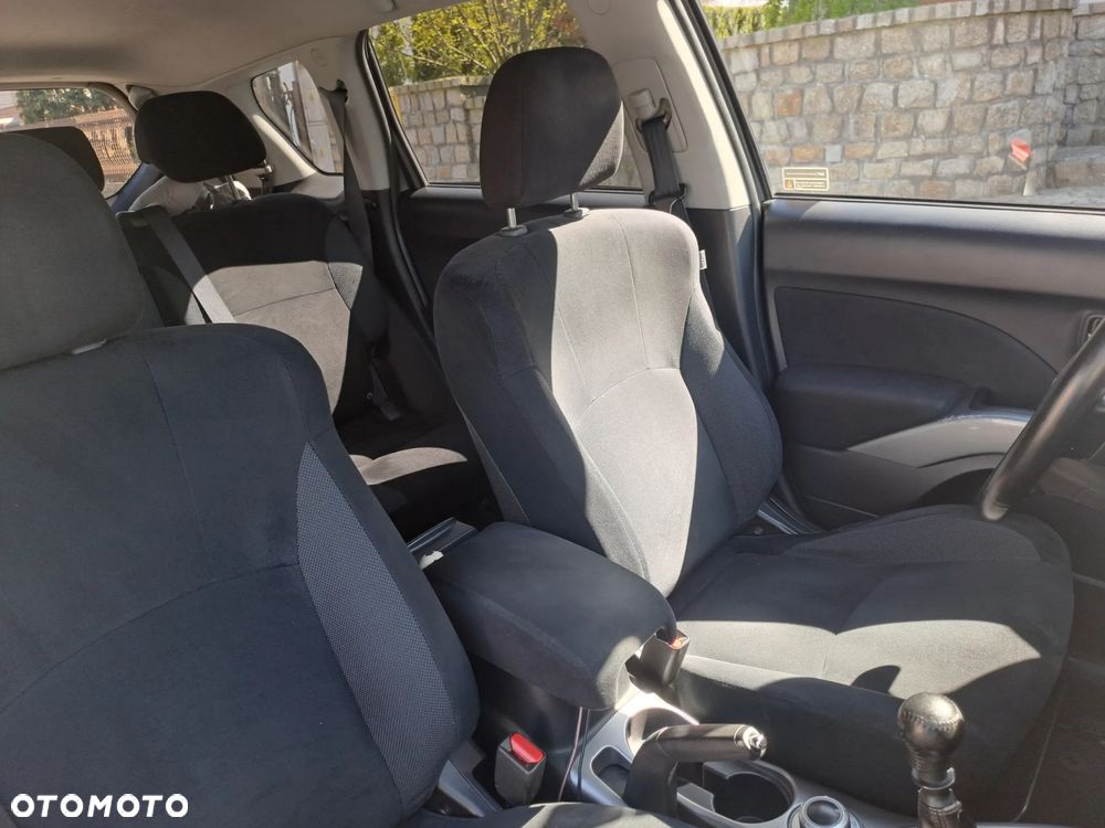 Mitsubishi Outlander 2.2 DID Intense + - 22