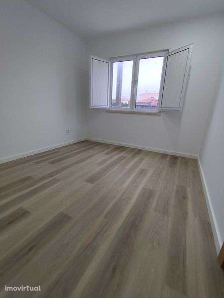 Moradia T2 Com Quintal - Totalmente Remodelada - Jardim de Cima - Grande imagem: 4/10