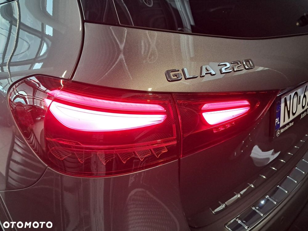 Mercedes-Benz GLA - 16