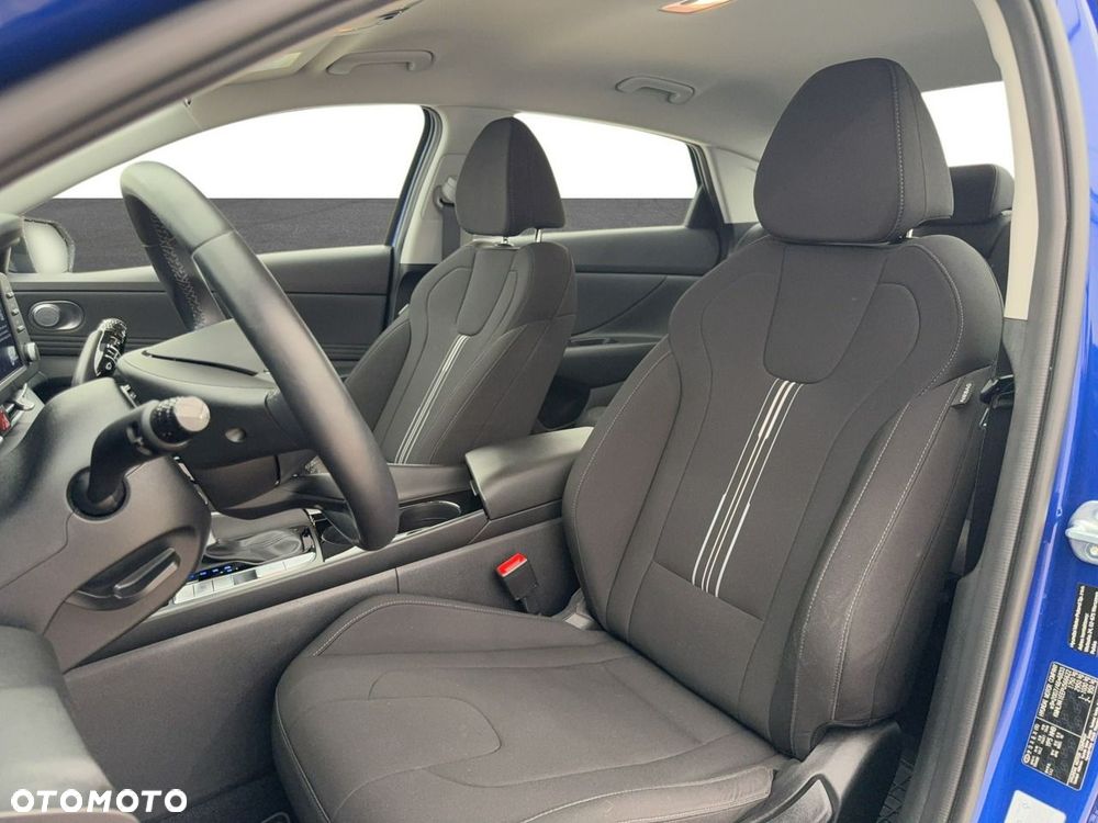 Hyundai Elantra - 16