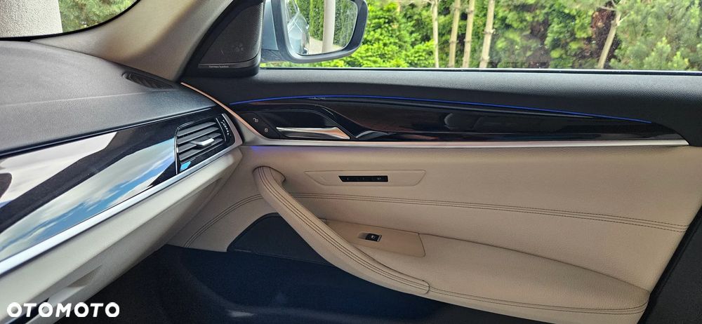 BMW Seria 5 520d - 24