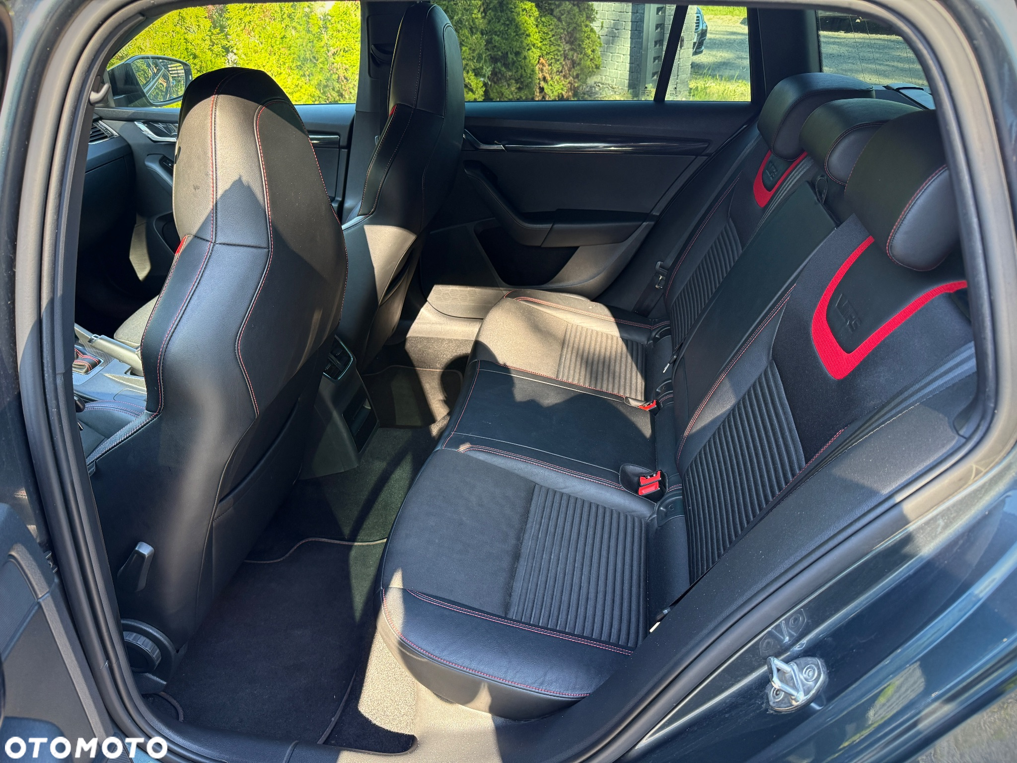 Skoda Octavia Combi 2.0 TDI DSG RS - 10