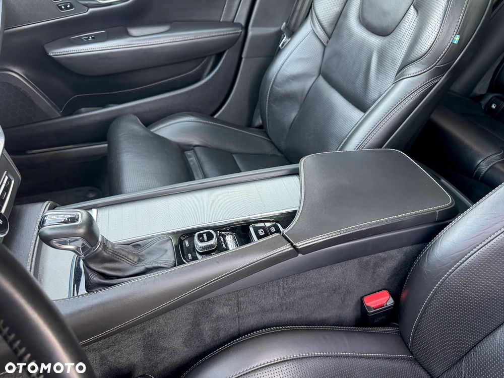 Volvo V90 D5 AWD Geartronic Inscription - 22