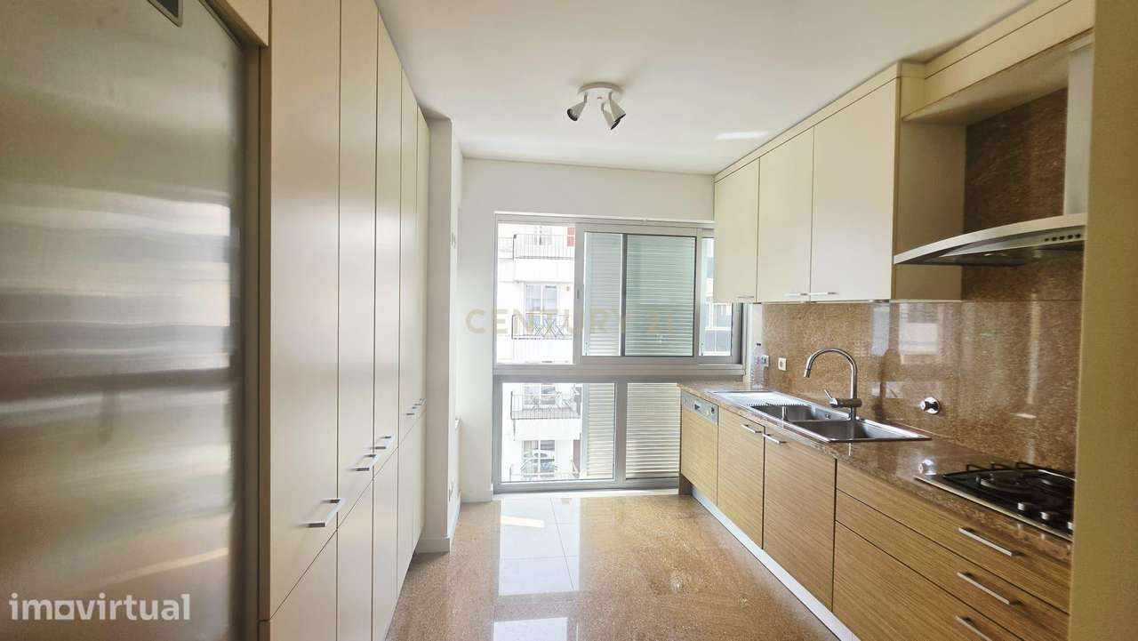 Apartamento T2 de 93m2 com parqueamento e arrecadação - Gulbenkian - E - Grande imagem: 3/14