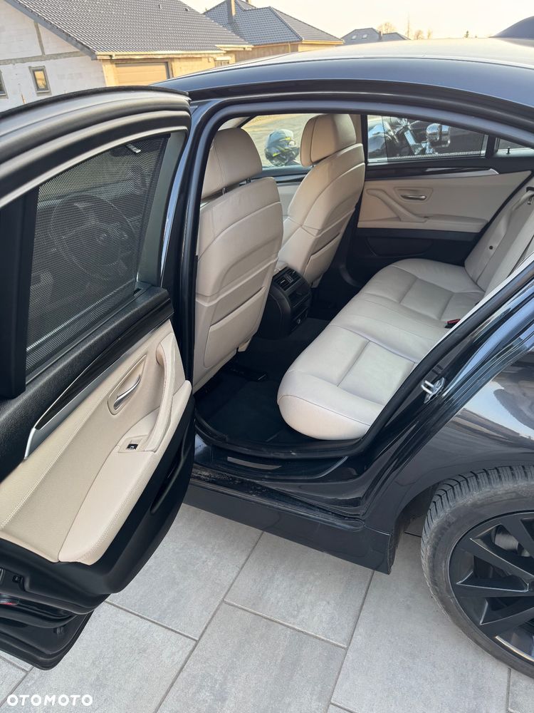 BMW Seria 5 525d xDrive Modern Line - 12