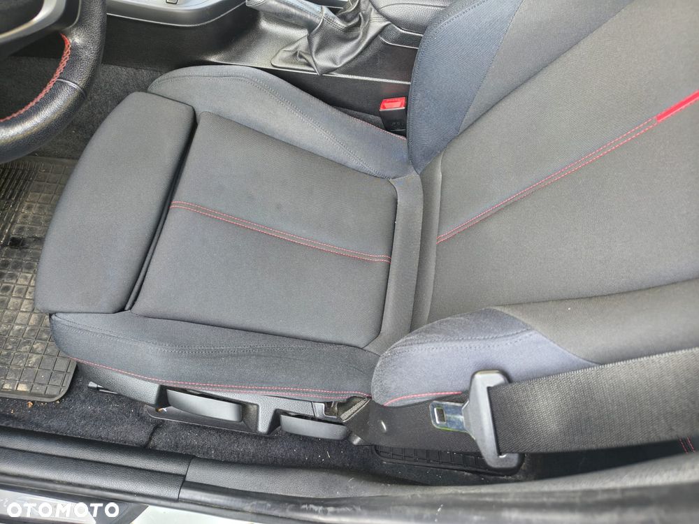 BMW Seria 1 118d Sport Line - 24