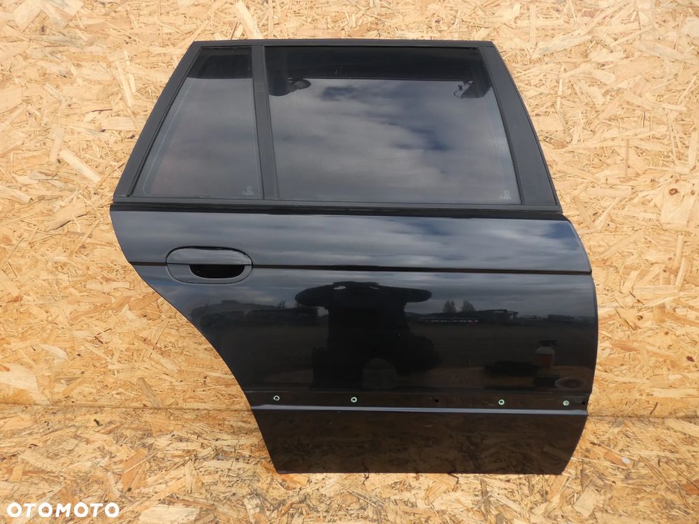 BMW E39 KOMBI DRZWI  PRAWY LEWY  TYŁ   CZARNE