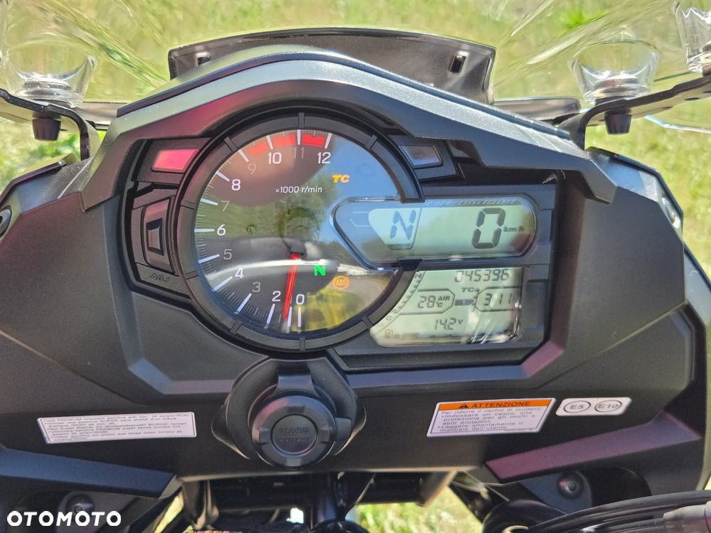 Suzuki V-STROM - 16
