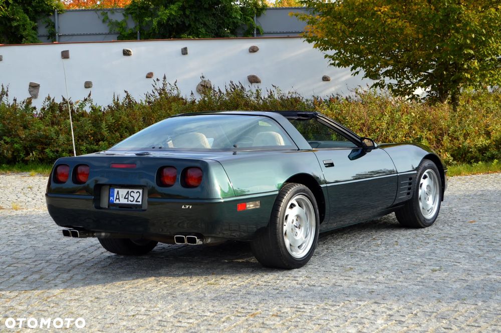Chevrolet Corvette - 6