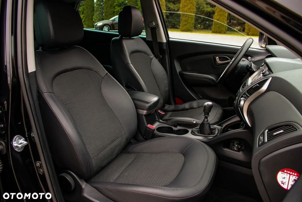 Hyundai ix35 1.7 CRDi 2WD blue Finale Gold - 17