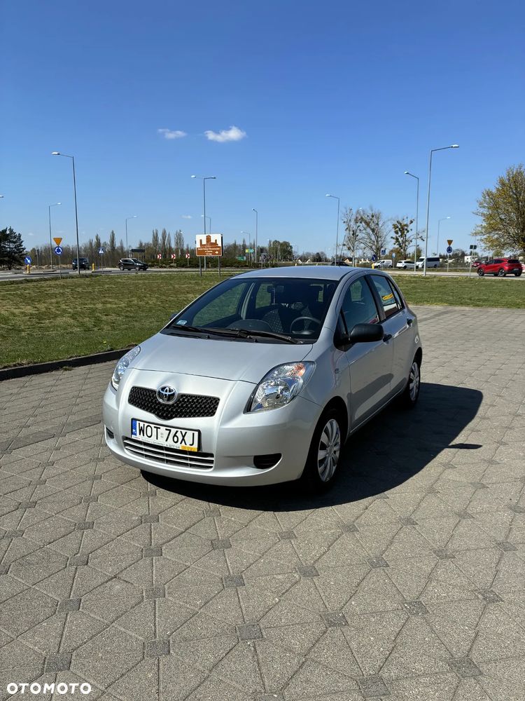 Toyota Yaris 1.3 Terra Gold - 1