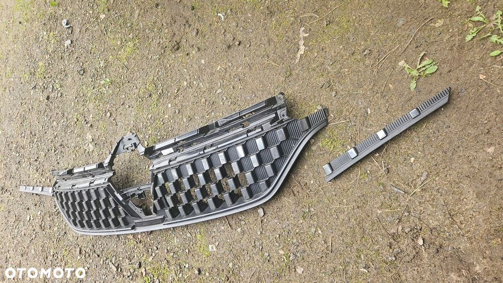 Grill atrapa Lampa Renault Austral 622563643R 622569840R 260103381R - 1