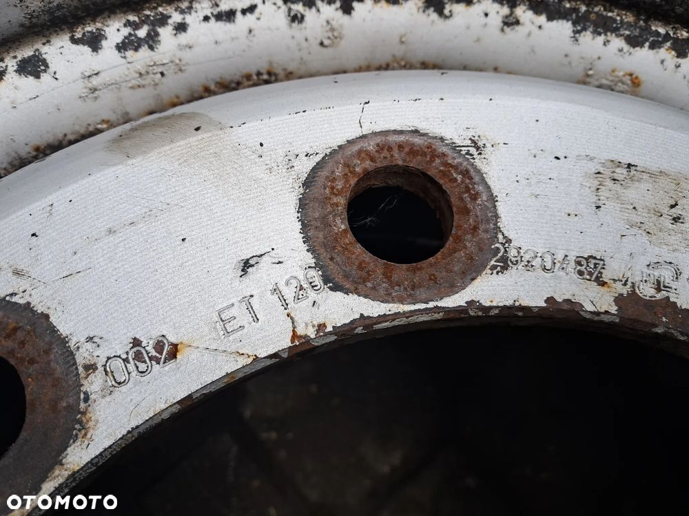 Felga stalowa 11.75 x 22.5 ET120 - 2
