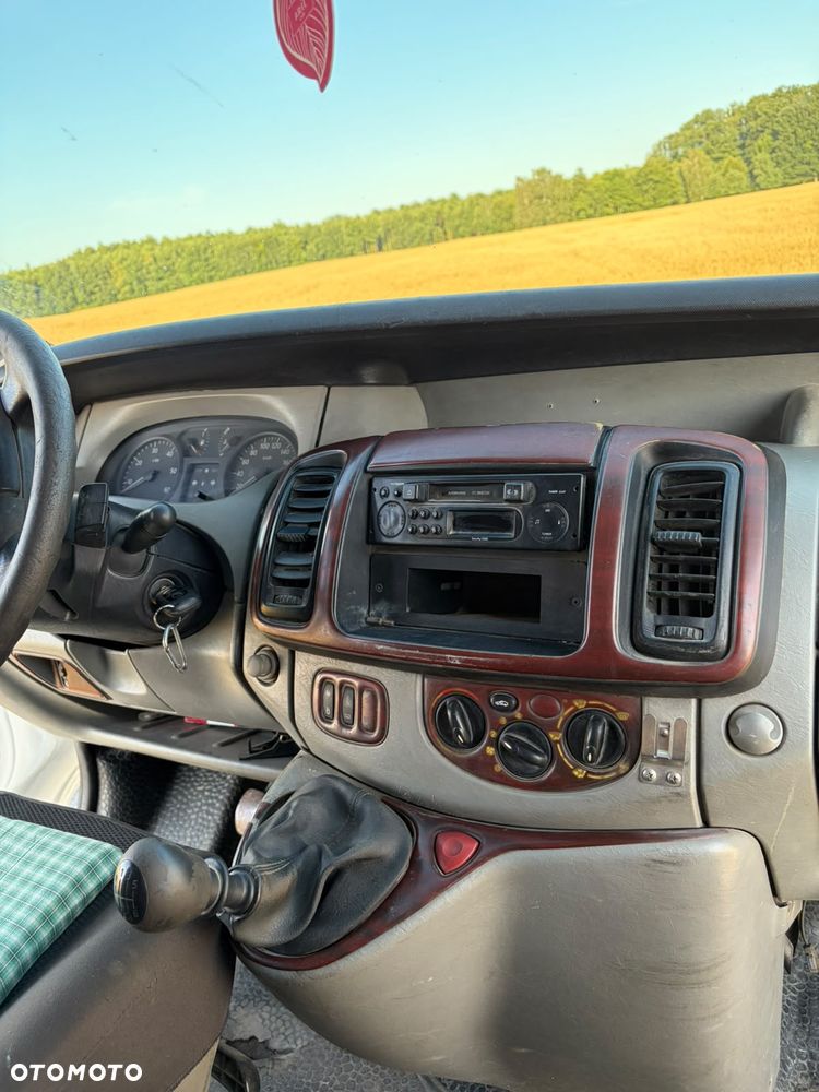 Renault Trafic Passenger - 12