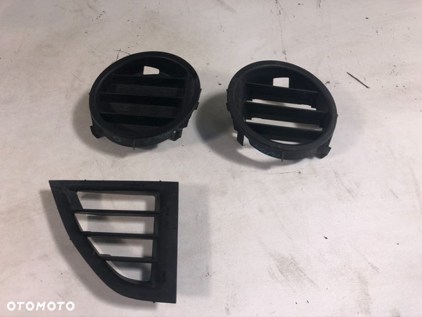 NISSAN MURANO Z50 KRATKA ZAŚLEPKA NA HALOGEN