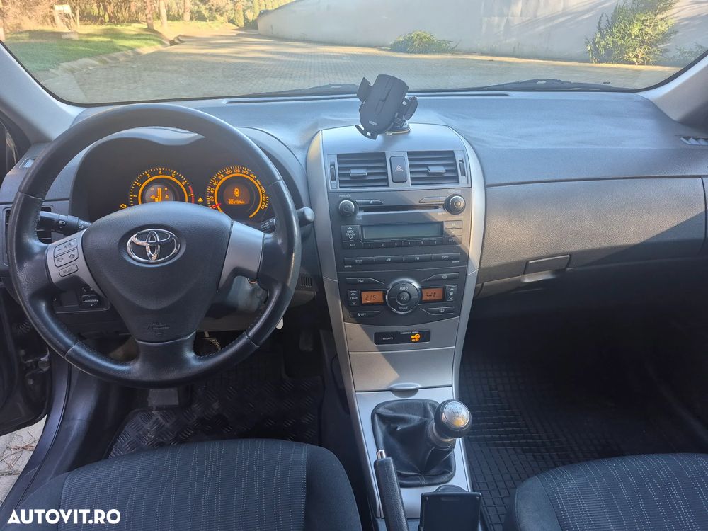 Toyota Corolla 1.4 Sdn. Luna - 4