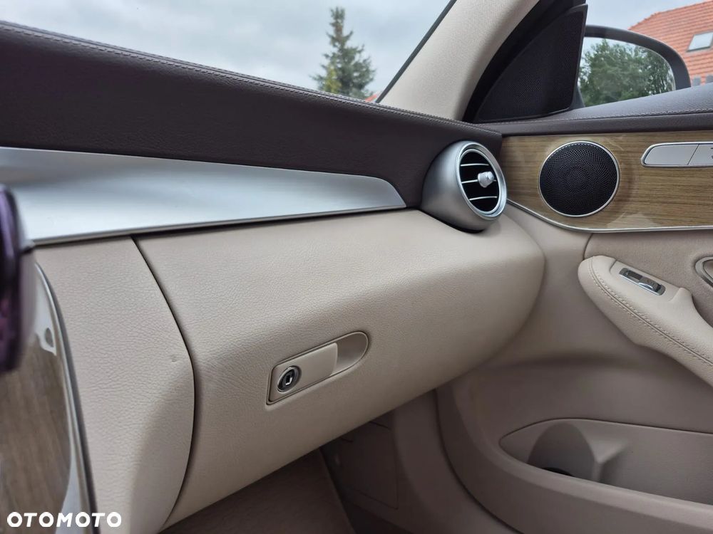 Mercedes-Benz Klasa C 220 d 4-Matic 9G-TRONIC - 33