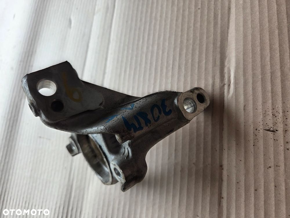 Łapa podpora półosi Peugeot 308 T9 1.5 BLUEHDI - 3