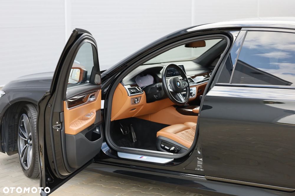 BMW Seria 7 750i xDrive sport - 16