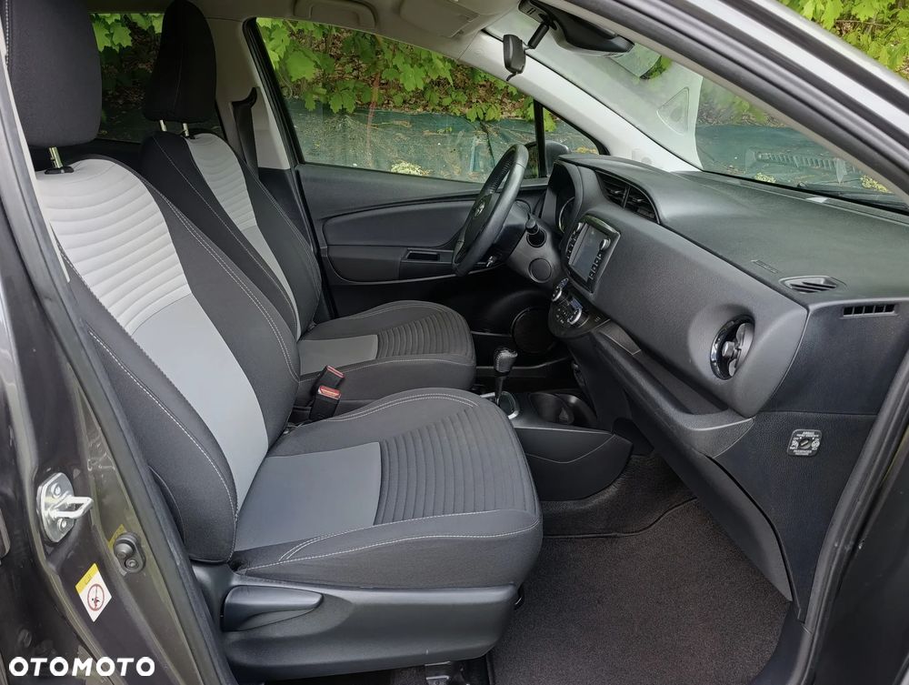 Toyota Yaris Hybrid 100 Premium - 16