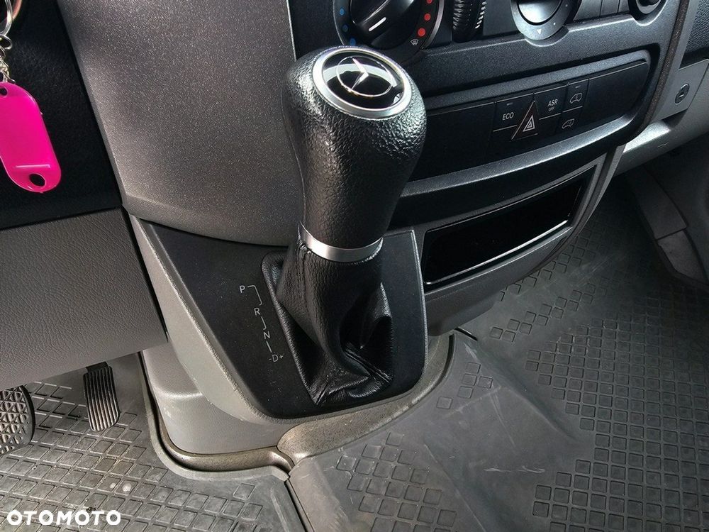 Mercedes-Benz Sprinter - 14