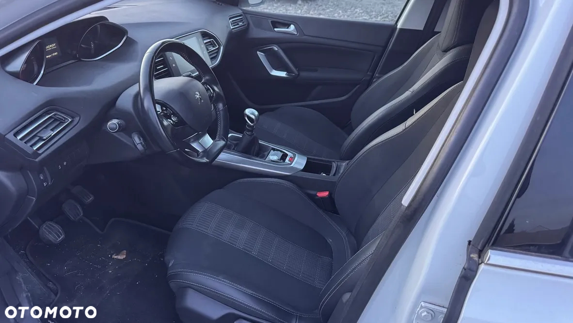 Peugeot 308 1.2 PureTech Allure S&S - 19