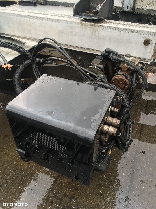 Winda Dhollandia 24V 2013R 1500kg chowana pod kontener - 2