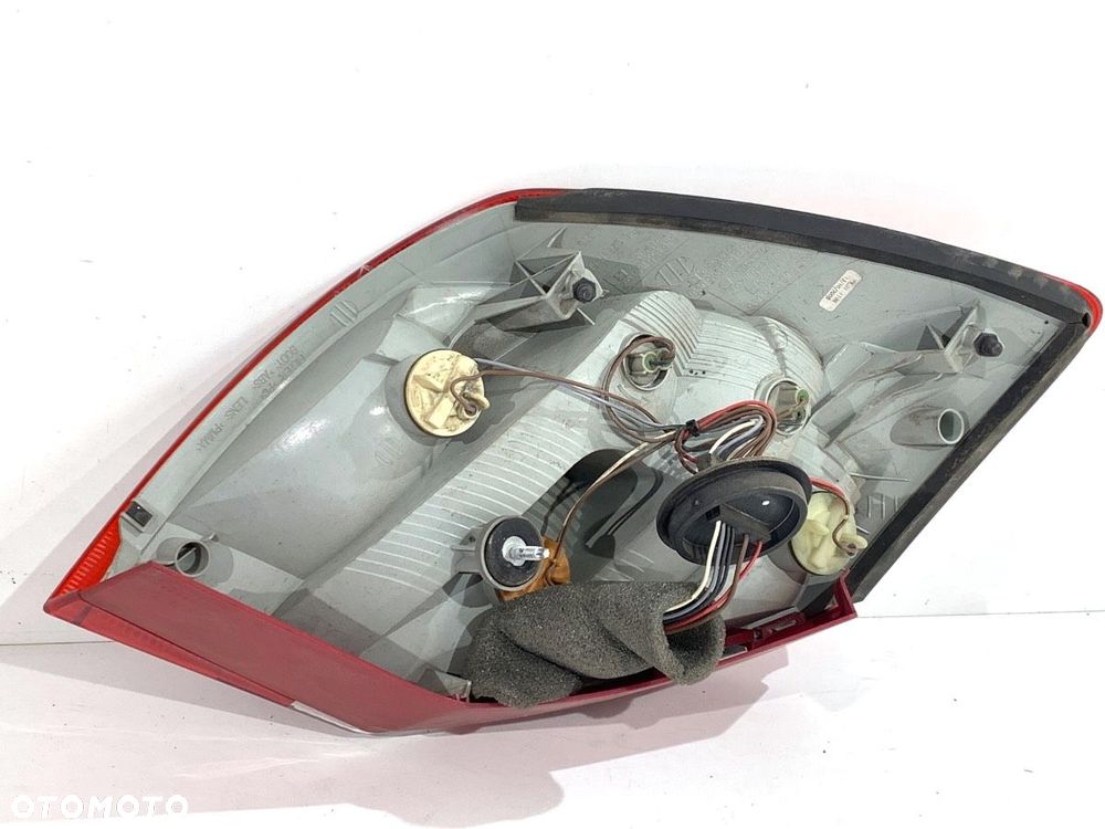 LAMPA PRAWY TYŁ  SKODA FABIA II (542) 2006 - 2014 1.2 12V 44 kW [60 KM] benzyna 2011 - 2014 - 3