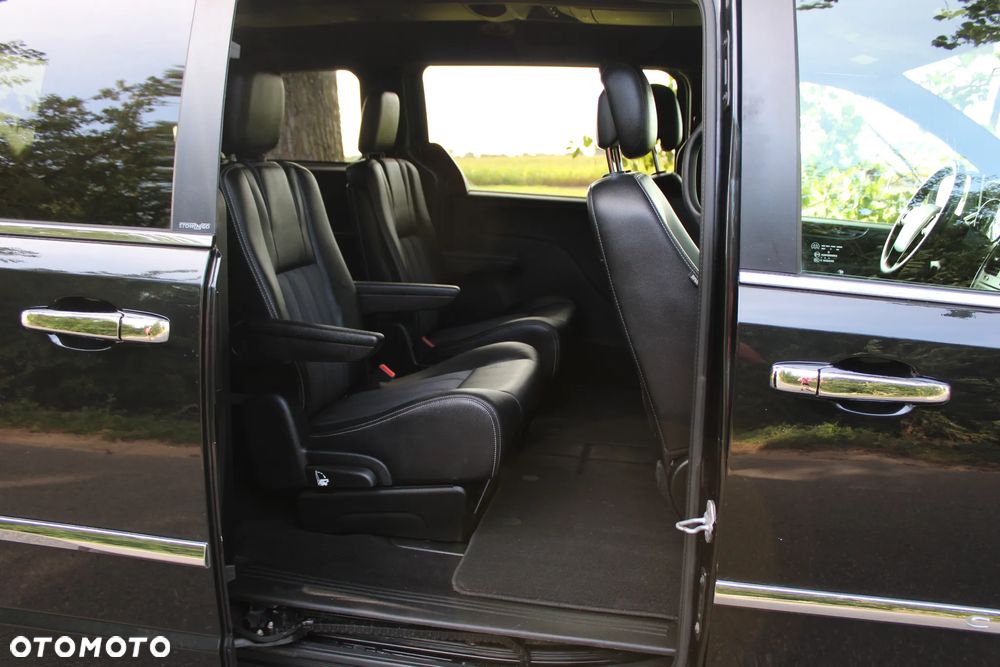 Chrysler Town & Country 3.6 Limited - 15