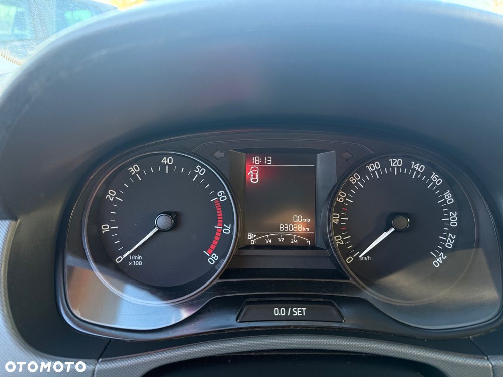 Skoda Fabia 1.0 MPI Cool Edition Red & Grey - 19