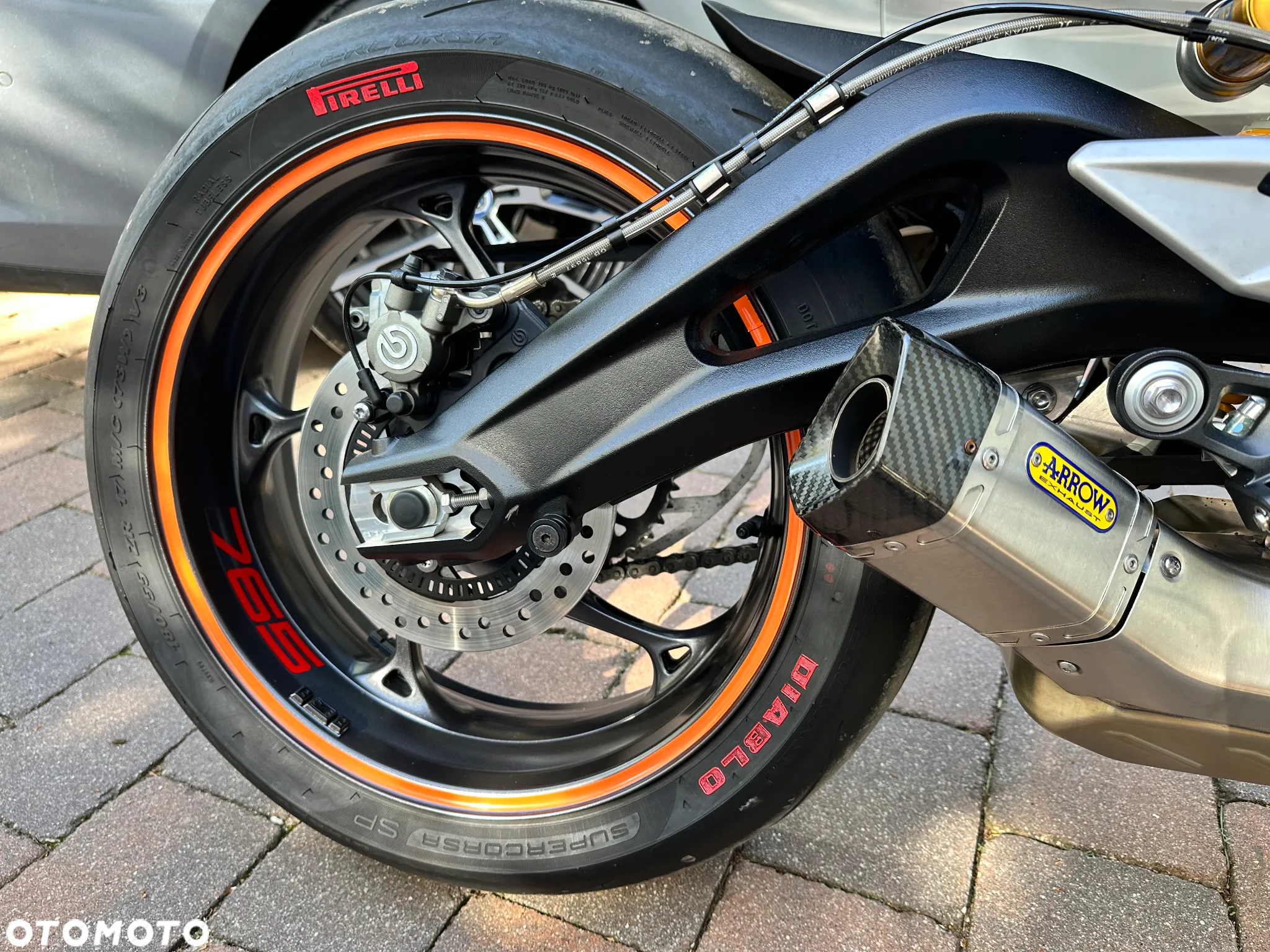 Triumph Street Triple - 11