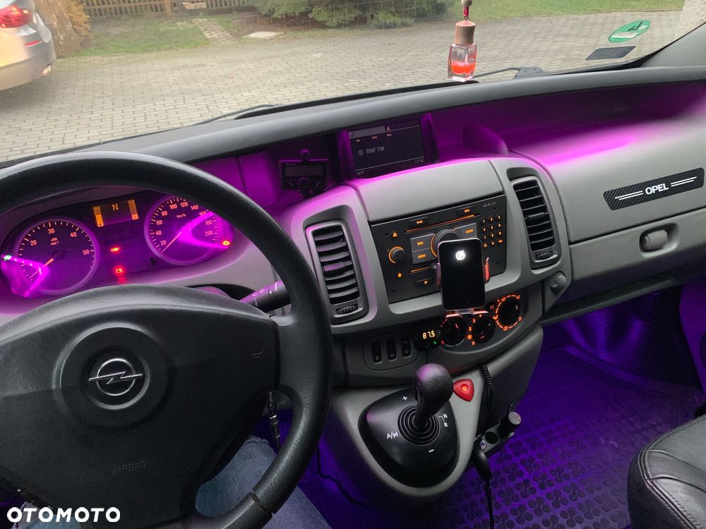 Opel Vivaro - 8