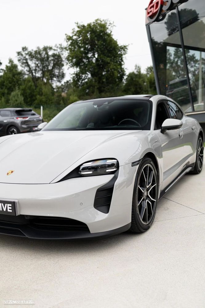 Porsche Taycan Sport Turismo - 22