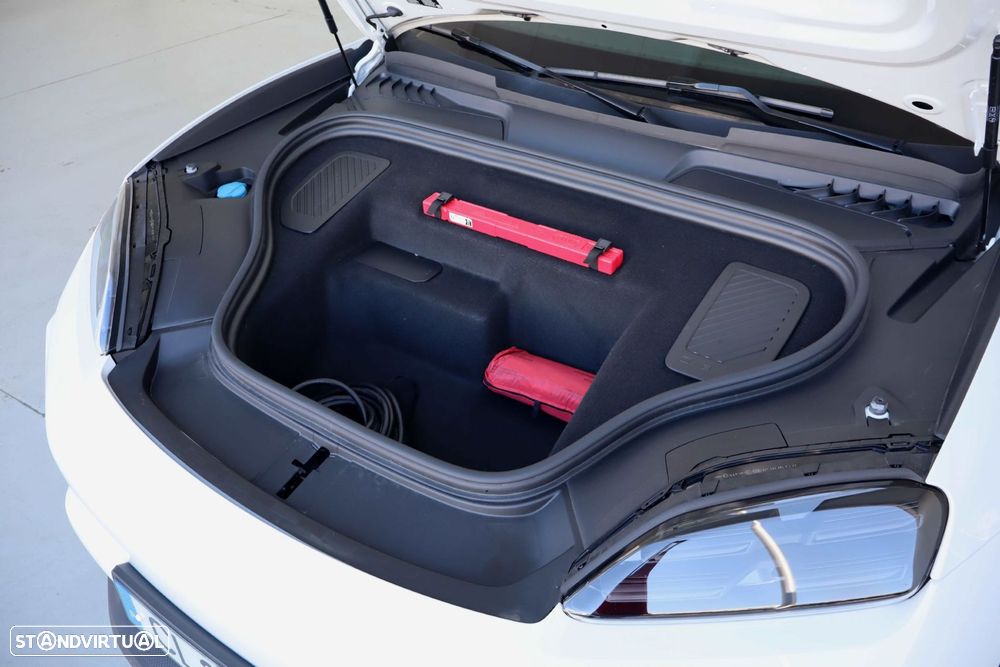 Porsche Macan Electric 4 - 48