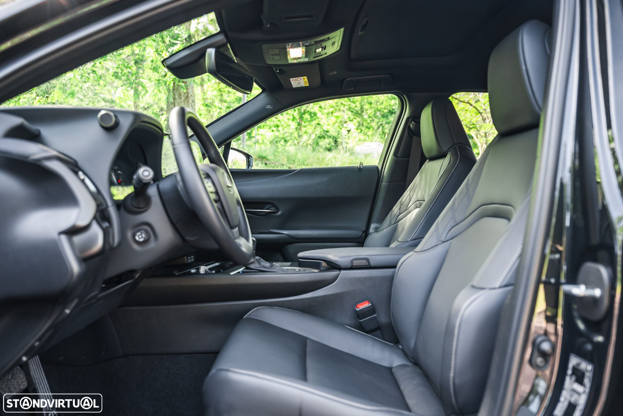 Lexus ux-250h - 12