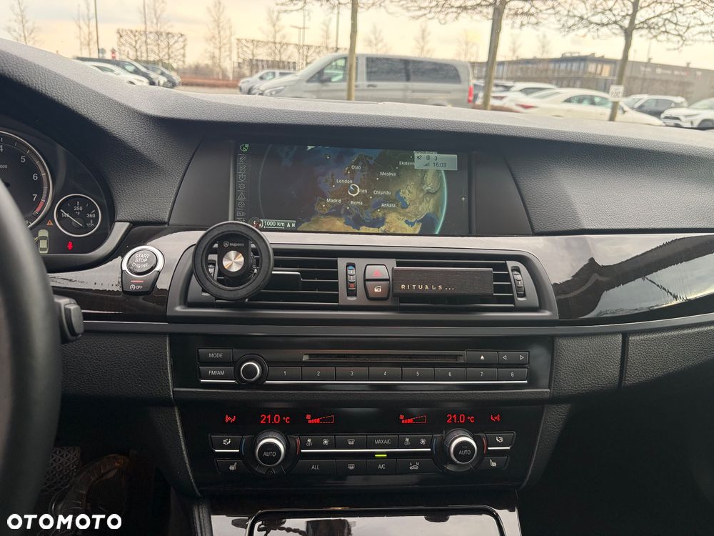 BMW Seria 5 528i xDrive - 15