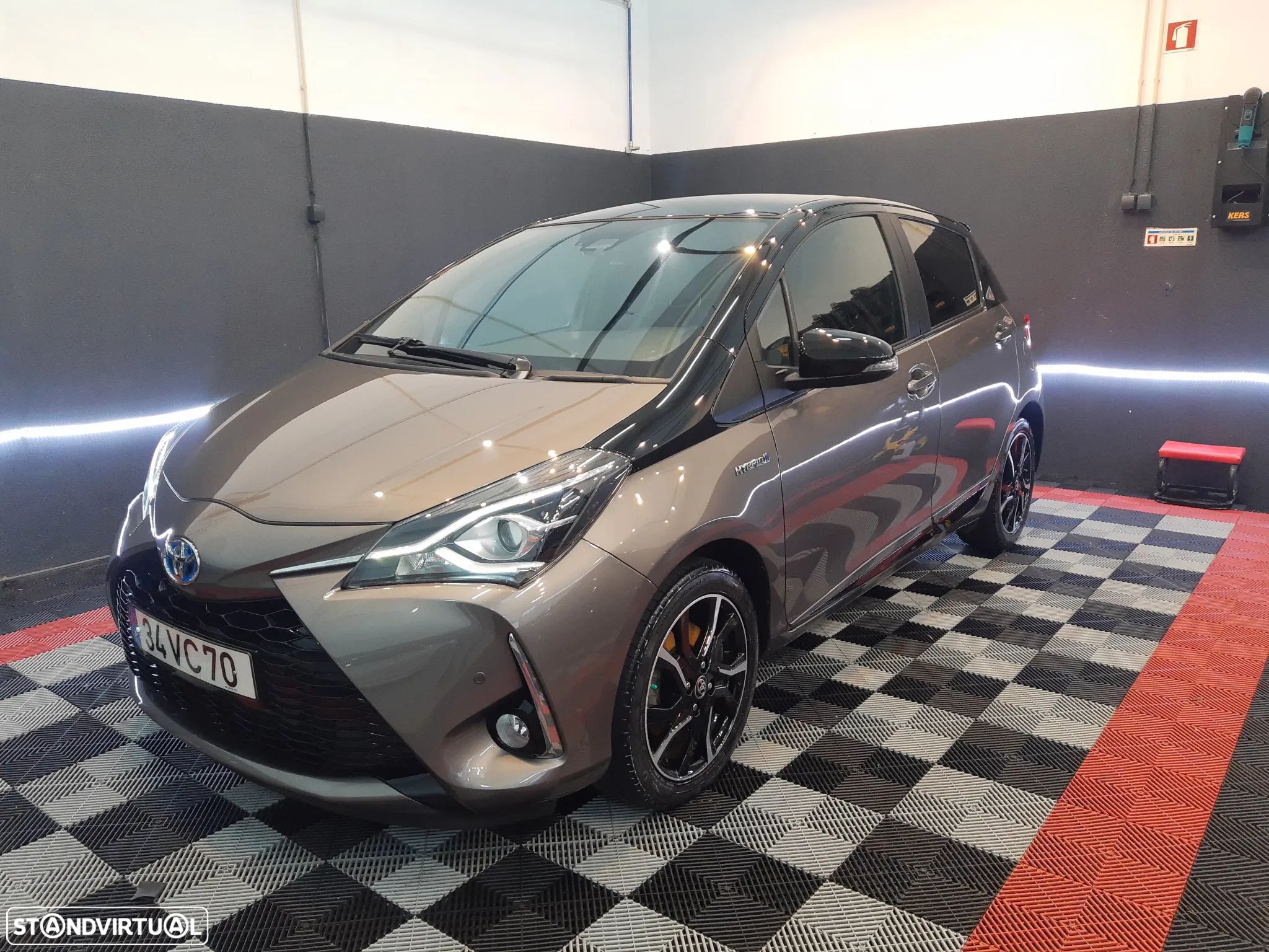 Toyota Yaris 1.5 HSD Square Collec.Bronze - 1