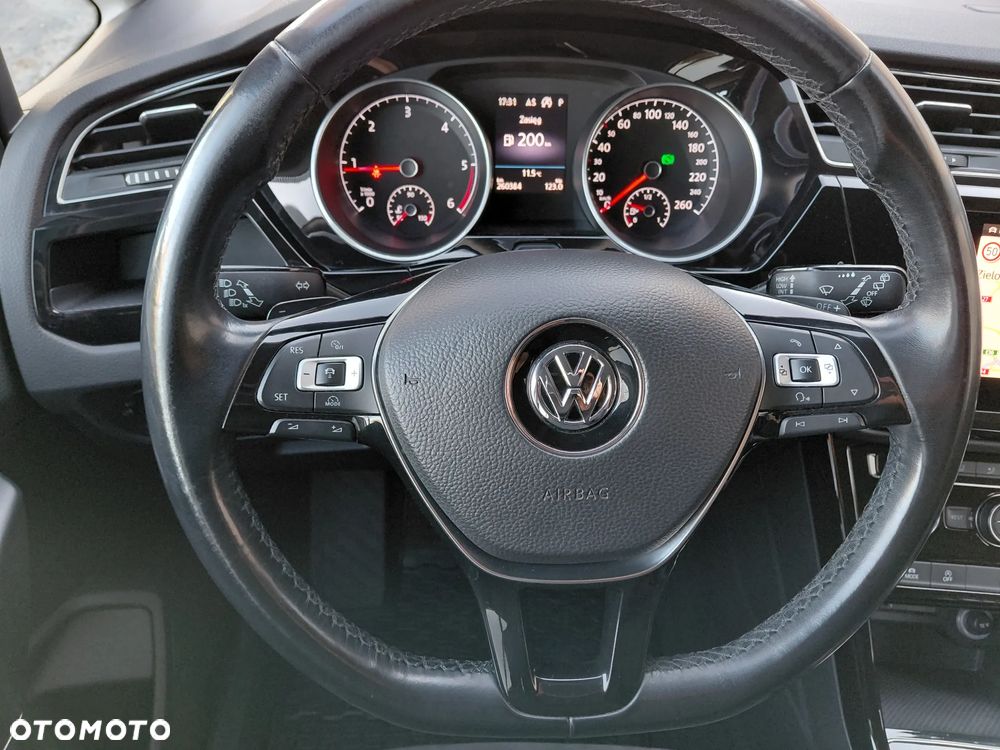 Volkswagen Touran - 26