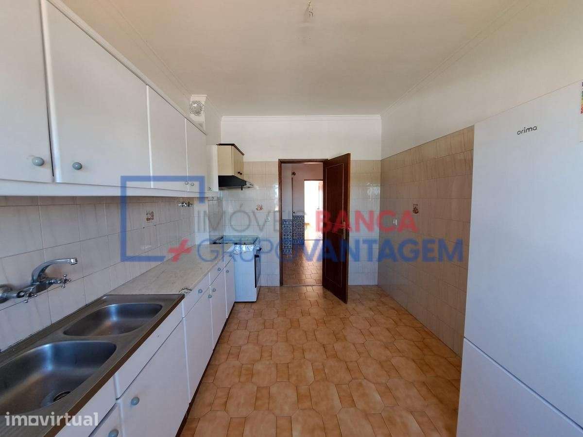 APARTAMENTO T2 A VENDA - Grande imagem: 2/27