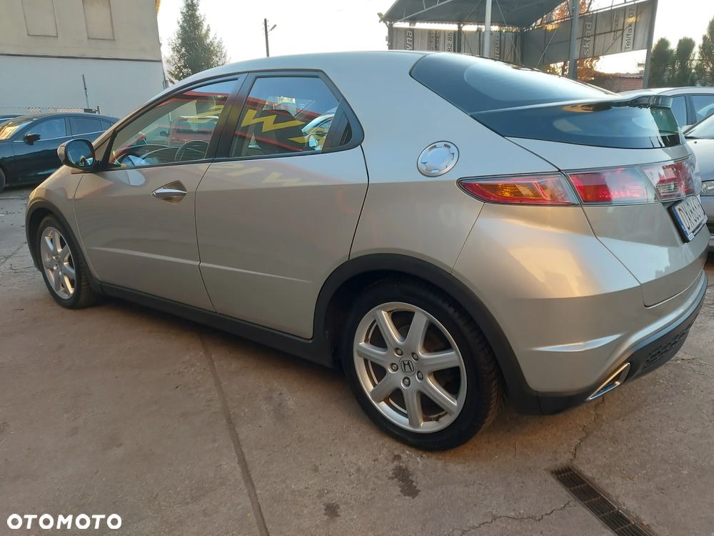 Honda Civic 1.8 Executive - 17