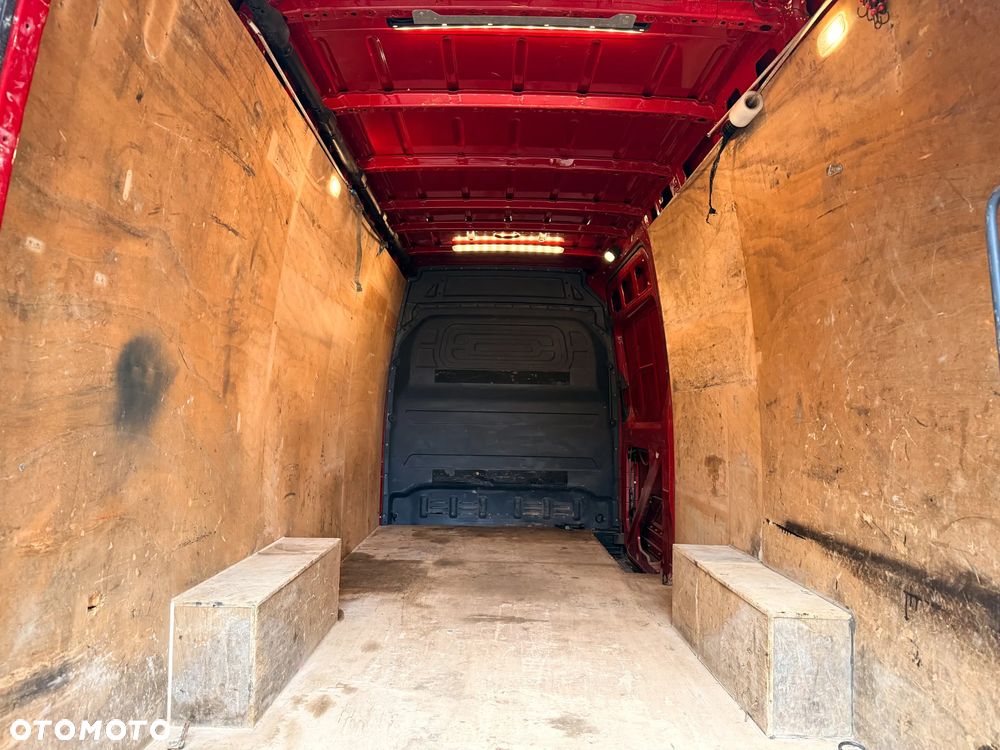 Mercedes-Benz Sprinter - 13