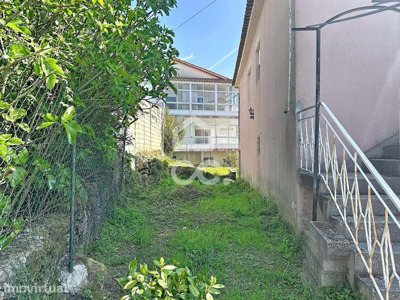 Moradia com Grande Potencial e Vista para campo e cidade - Grande imagem: 5/33