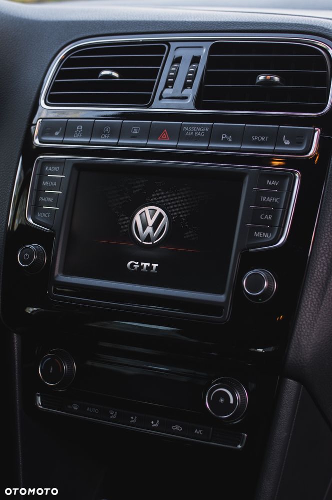 Volkswagen Polo 1.8 TSI (Blue Motion Technology) DSG GTI - 16