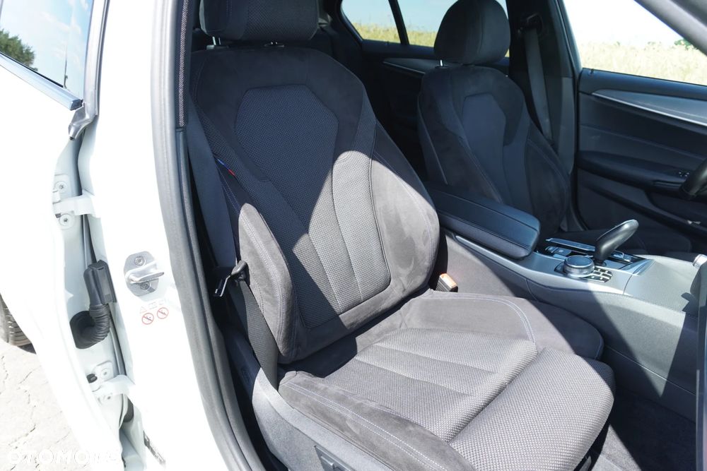 BMW Seria 5 530e iPerformance GPF M Sport sport - 23