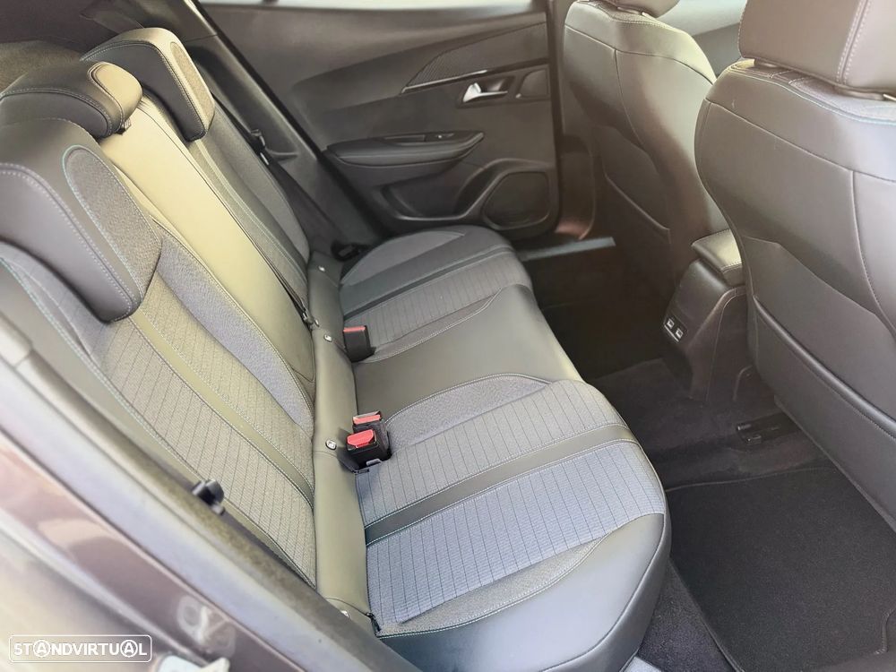 Peugeot 2008 1.2 PureTech Allure Pack EAT8 - 11