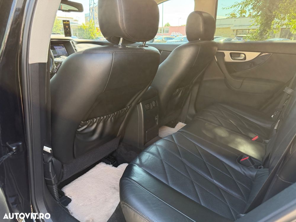 Infiniti Q70 - 12