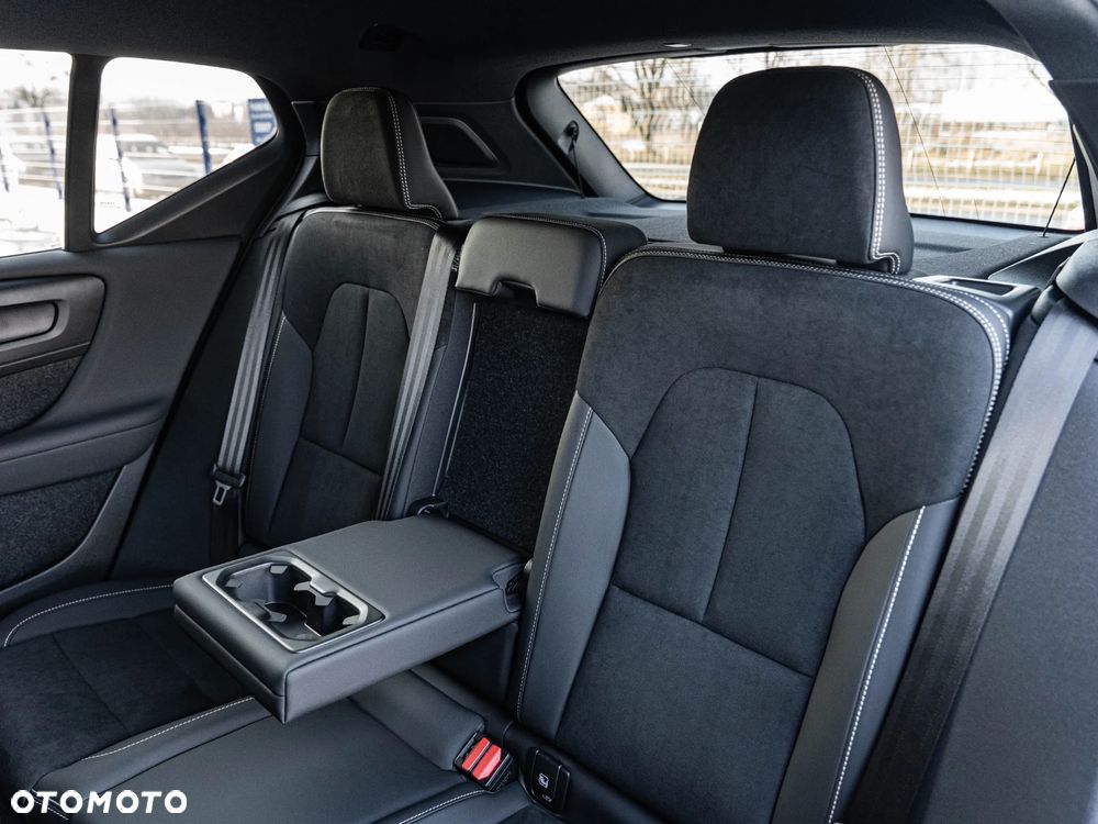 Volvo XC 40 B4 B AWD Geartronic RDesign - 27