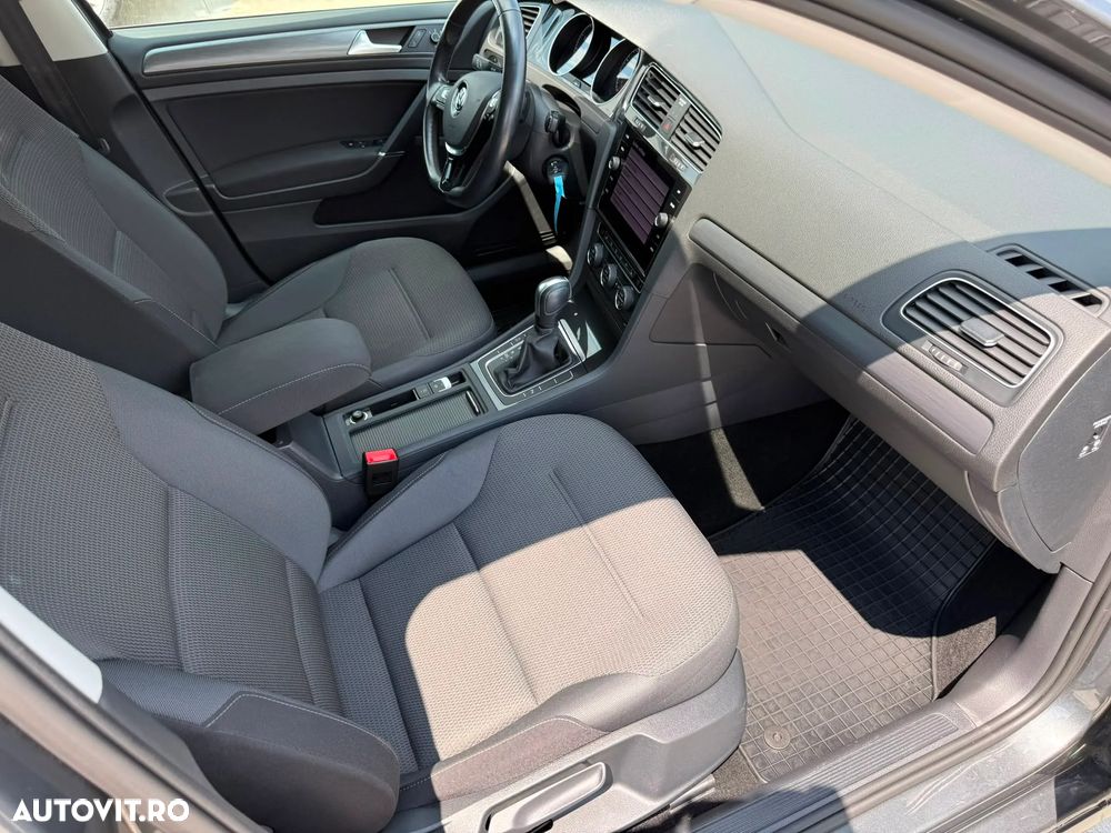 Volkswagen Golf - 18